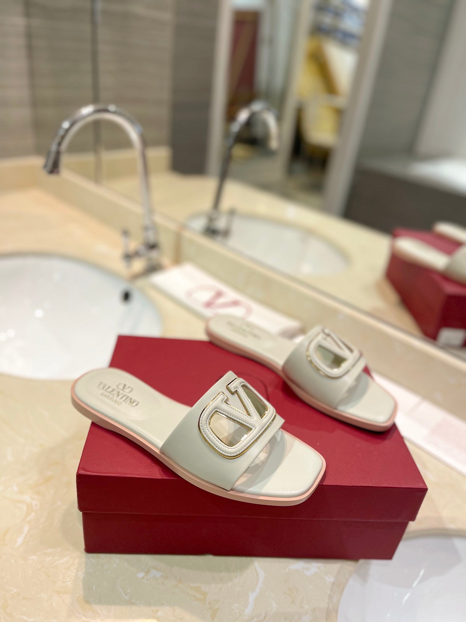 VALENTINO 26S SLIDES IN OFF WHITE CALFSKIN WITH LOGO