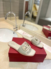 VALENTINO 26S SLIDES IN OFF WHITE CALFSKIN WITH LOGO
