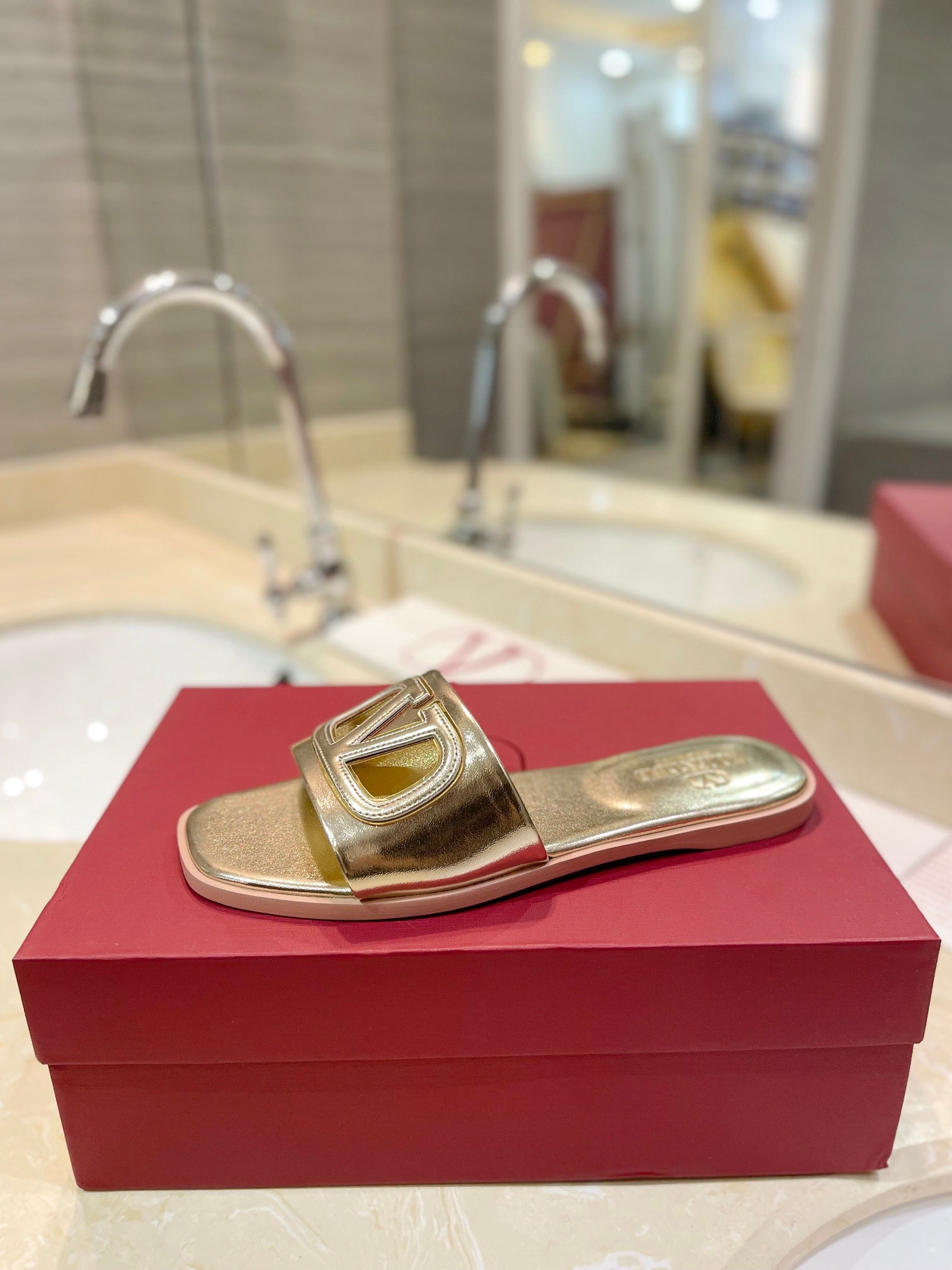 VALENTINO 26S SLIDES IN GOLD CALFSKIN WITH LOGO