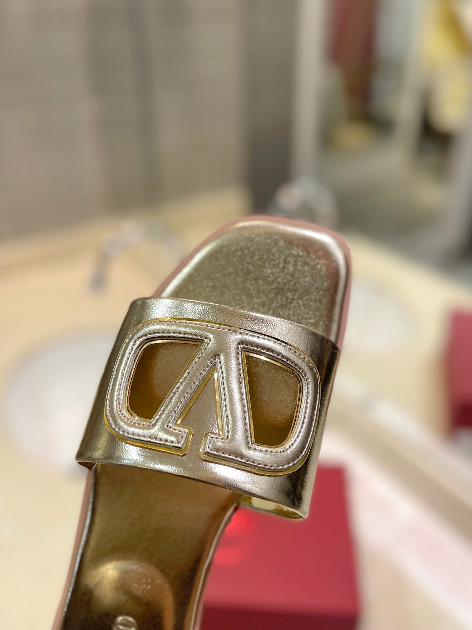 VALENTINO 26S SLIDES IN GOLD CALFSKIN WITH LOGO