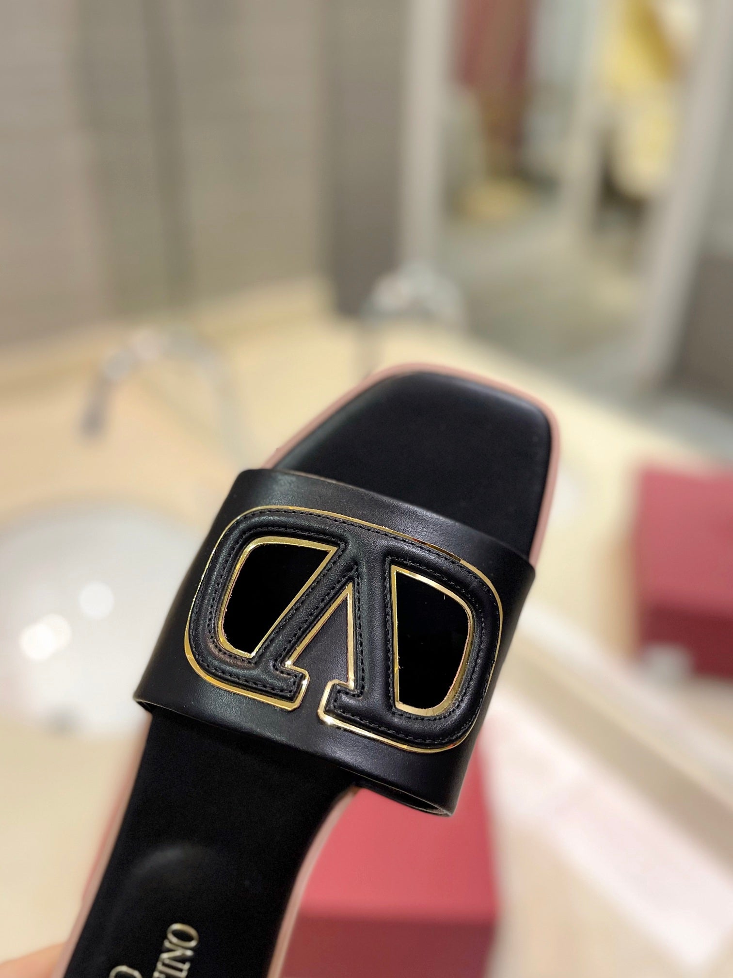 VALENTINO 26S SLIDES IN BLACK CALFSKIN WITH LOGO