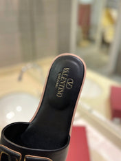 VALENTINO 26S SLIDES IN BLACK CALFSKIN WITH LOGO