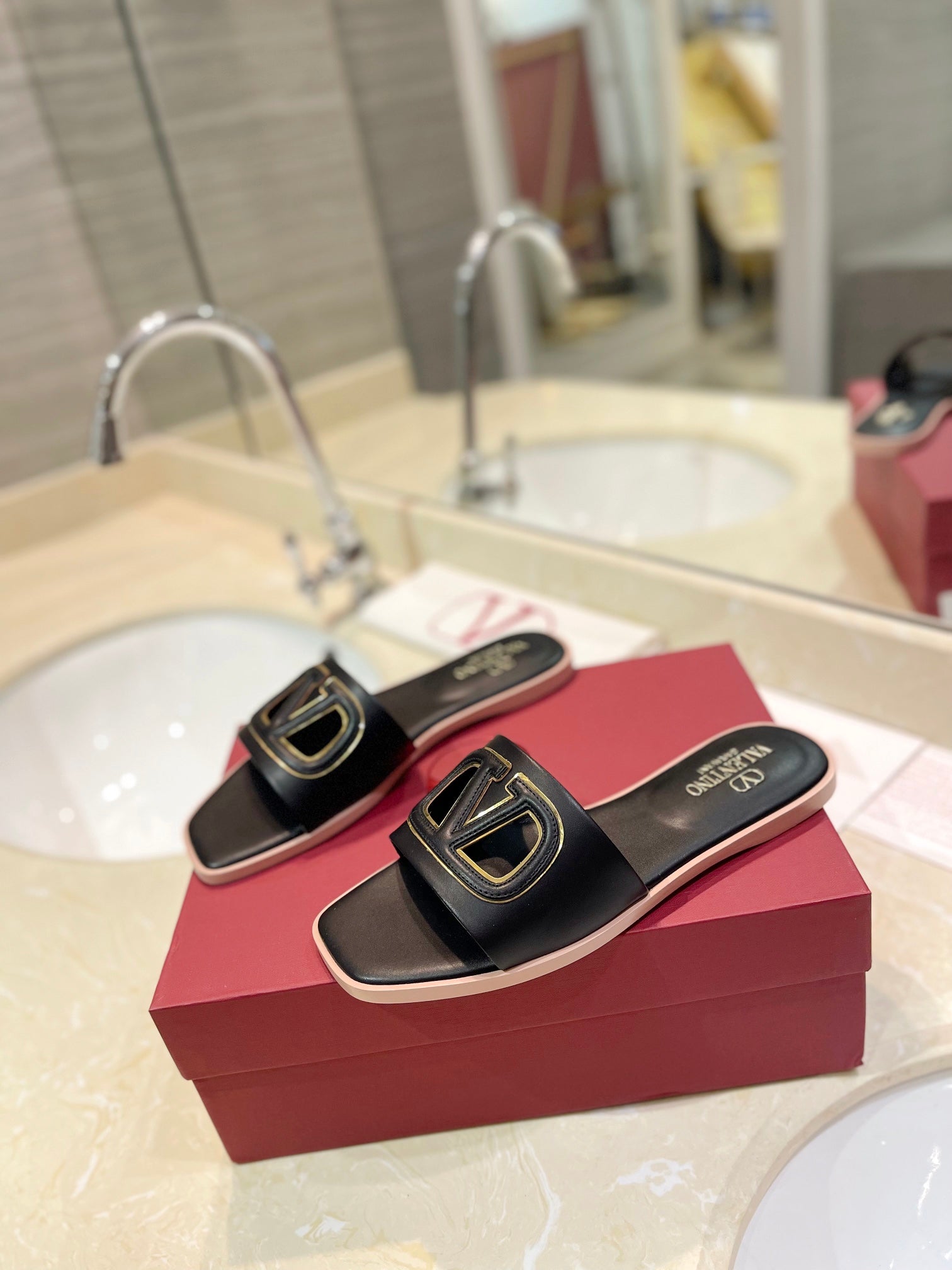 VALENTINO 26S SLIDES IN BLACK CALFSKIN WITH LOGO