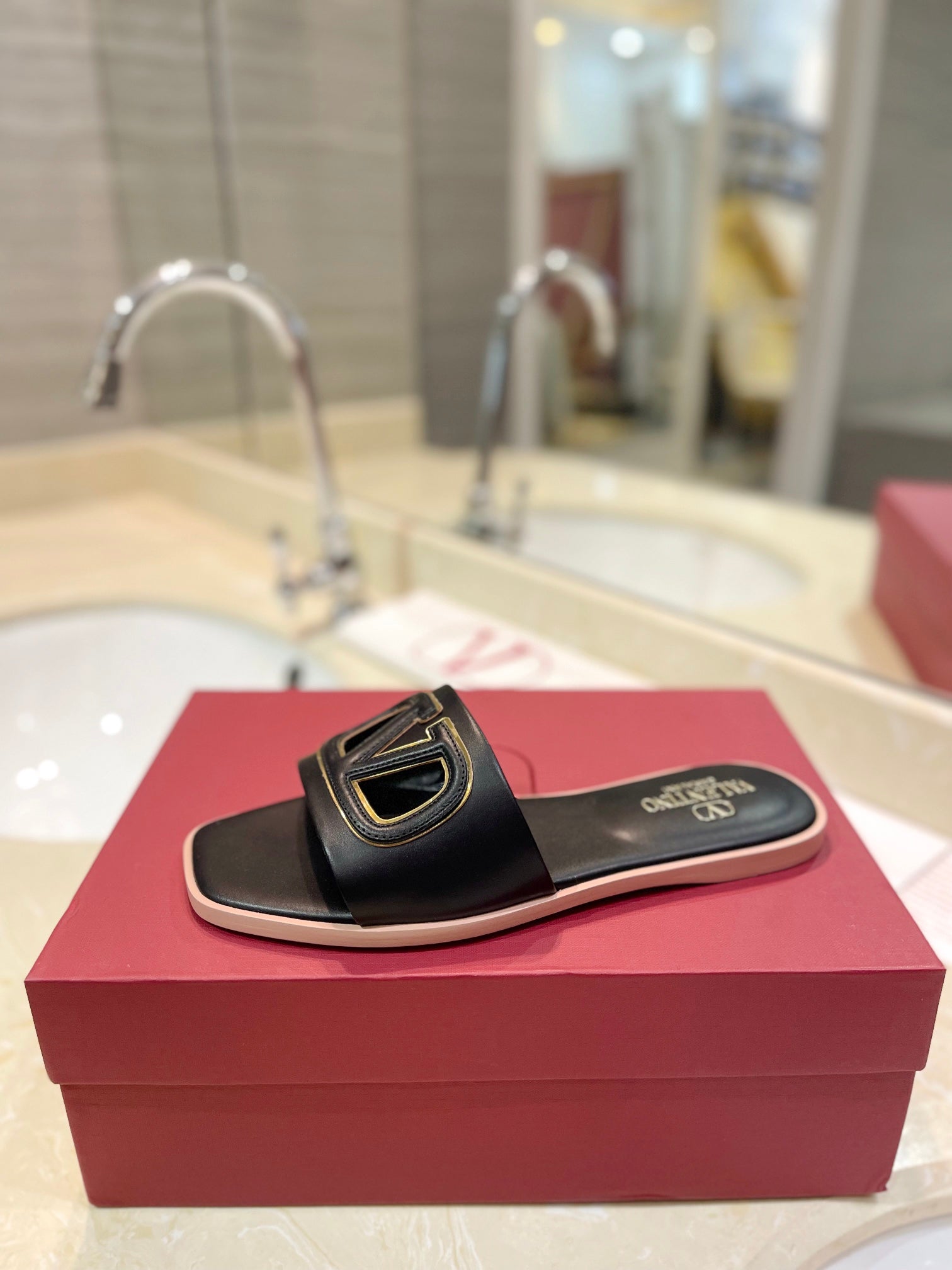 VALENTINO 26S SLIDES IN BLACK CALFSKIN WITH LOGO