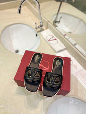 VALENTINO 26S SLIDES IN BLACK CALFSKIN WITH LOGO