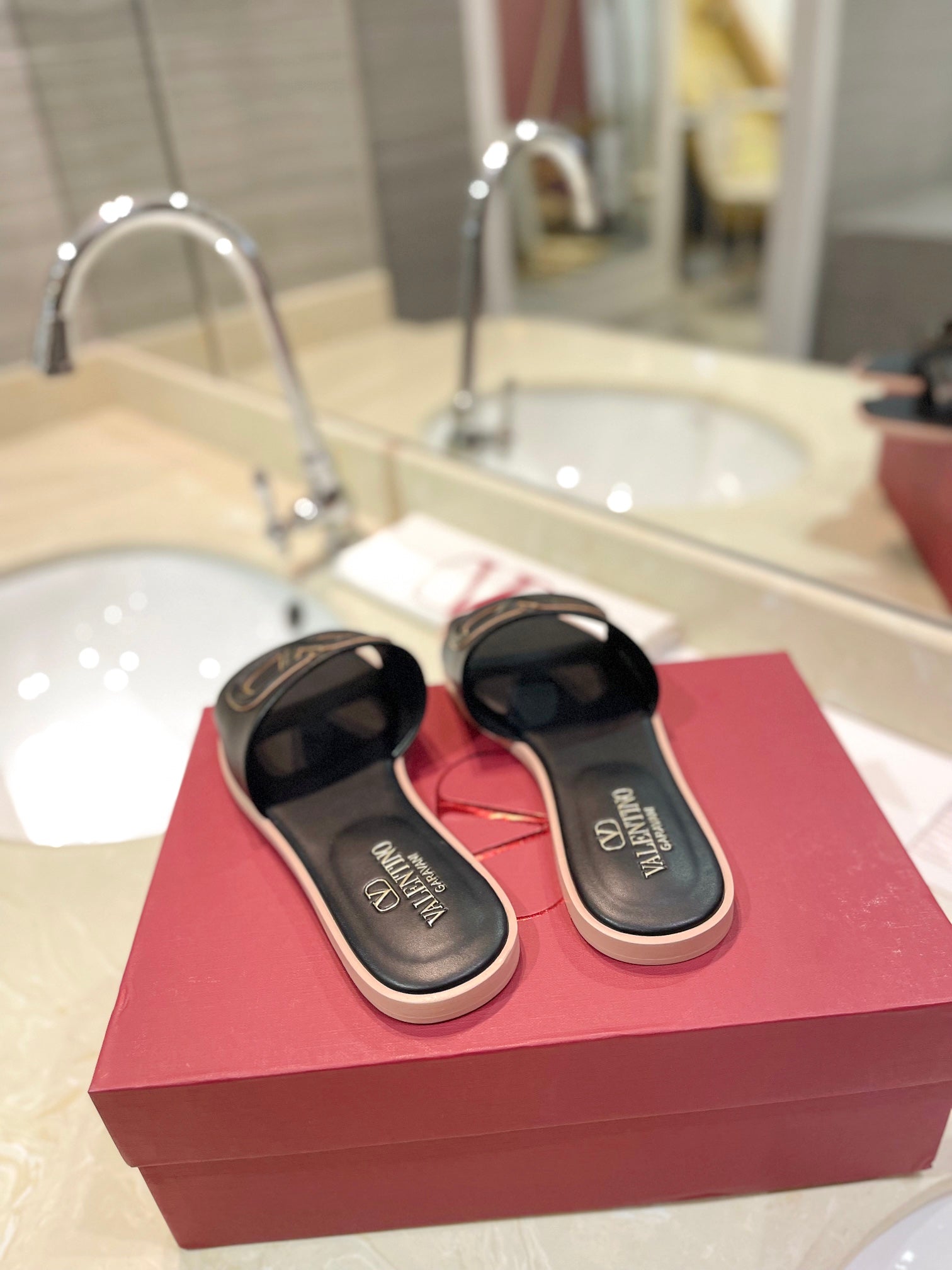 VALENTINO 26S SLIDES IN BLACK CALFSKIN WITH LOGO