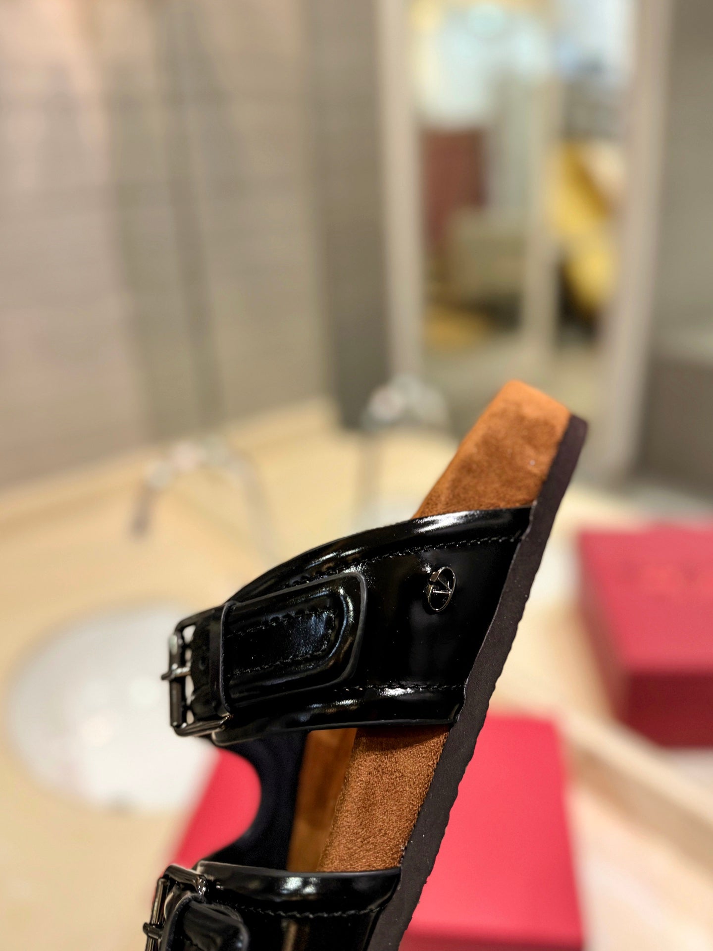 VALENTINO 26S FOOTBED SANDALS IN BLACK GLOSSY LEATHER MIX BROWN SUEDE