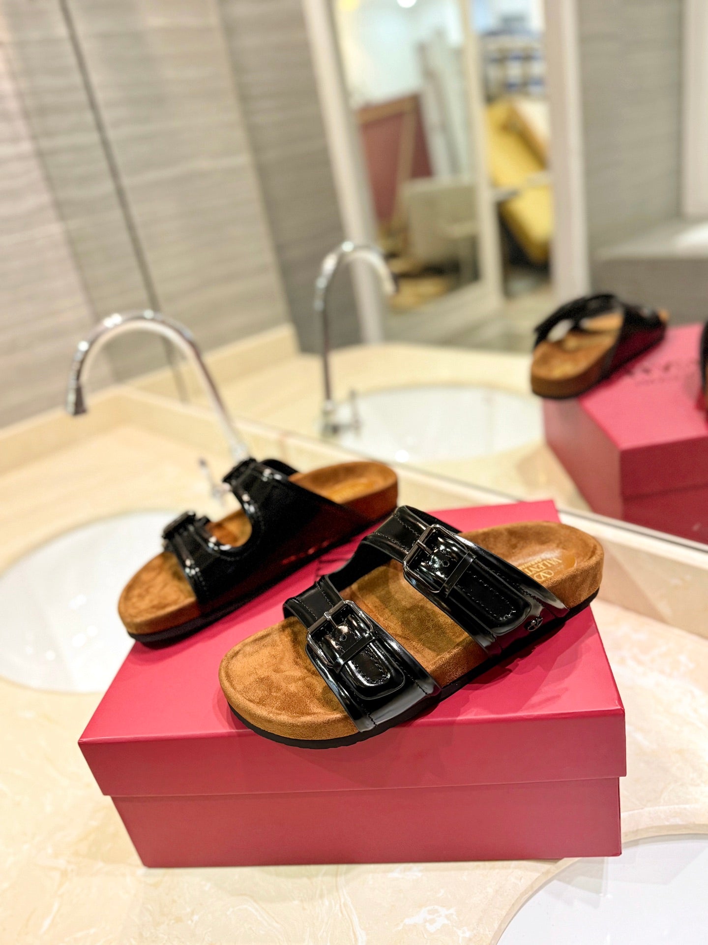 VALENTINO 26S FOOTBED SANDALS IN BLACK GLOSSY LEATHER MIX BROWN SUEDE