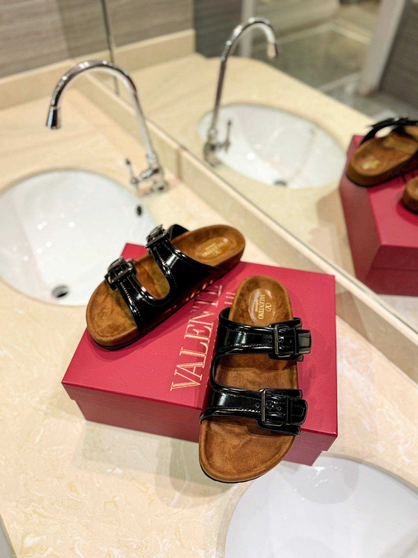 VALENTINO 26S FOOTBED SANDALS IN BLACK GLOSSY LEATHER MIX BROWN SUEDE