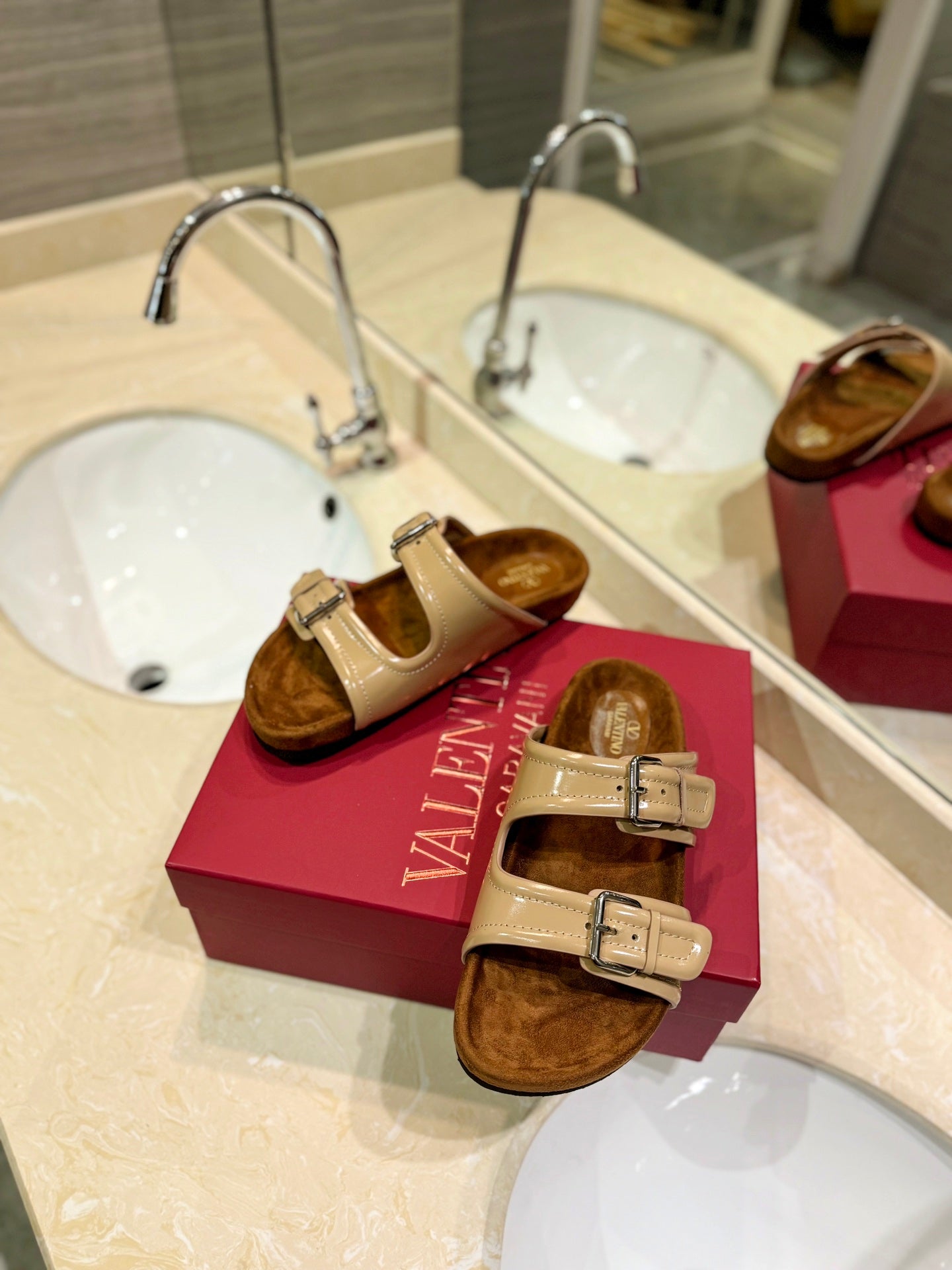 VALENTINO 26S FOOTBED SANDALS IN BEIGE GLOSSY LEATHER MIX BROWN SUEDE