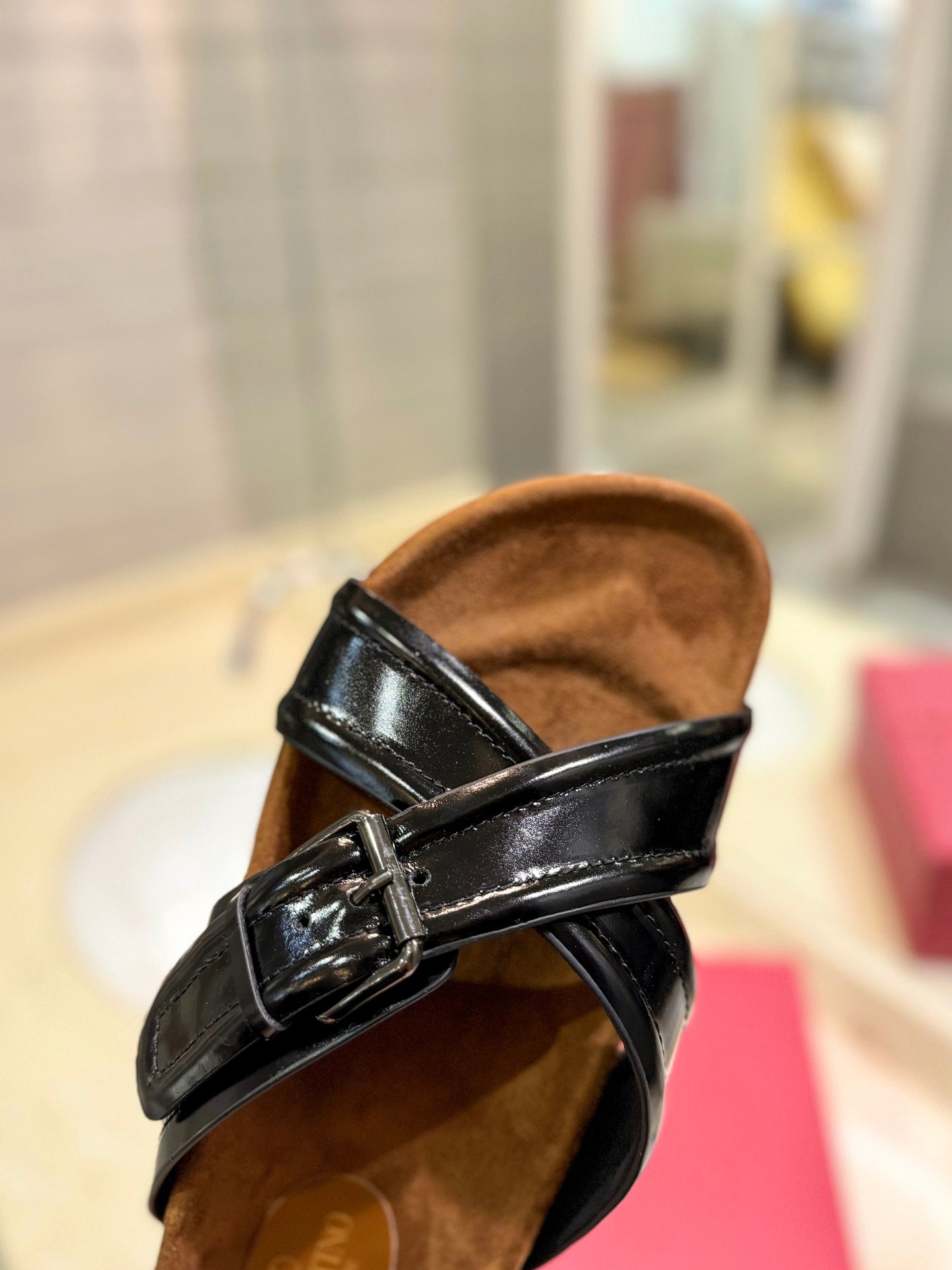 VALENTINO 26S CROSS STRAP SANDALS IN BLACK GLOSSY LEATHER MIX BROWN SUEDE