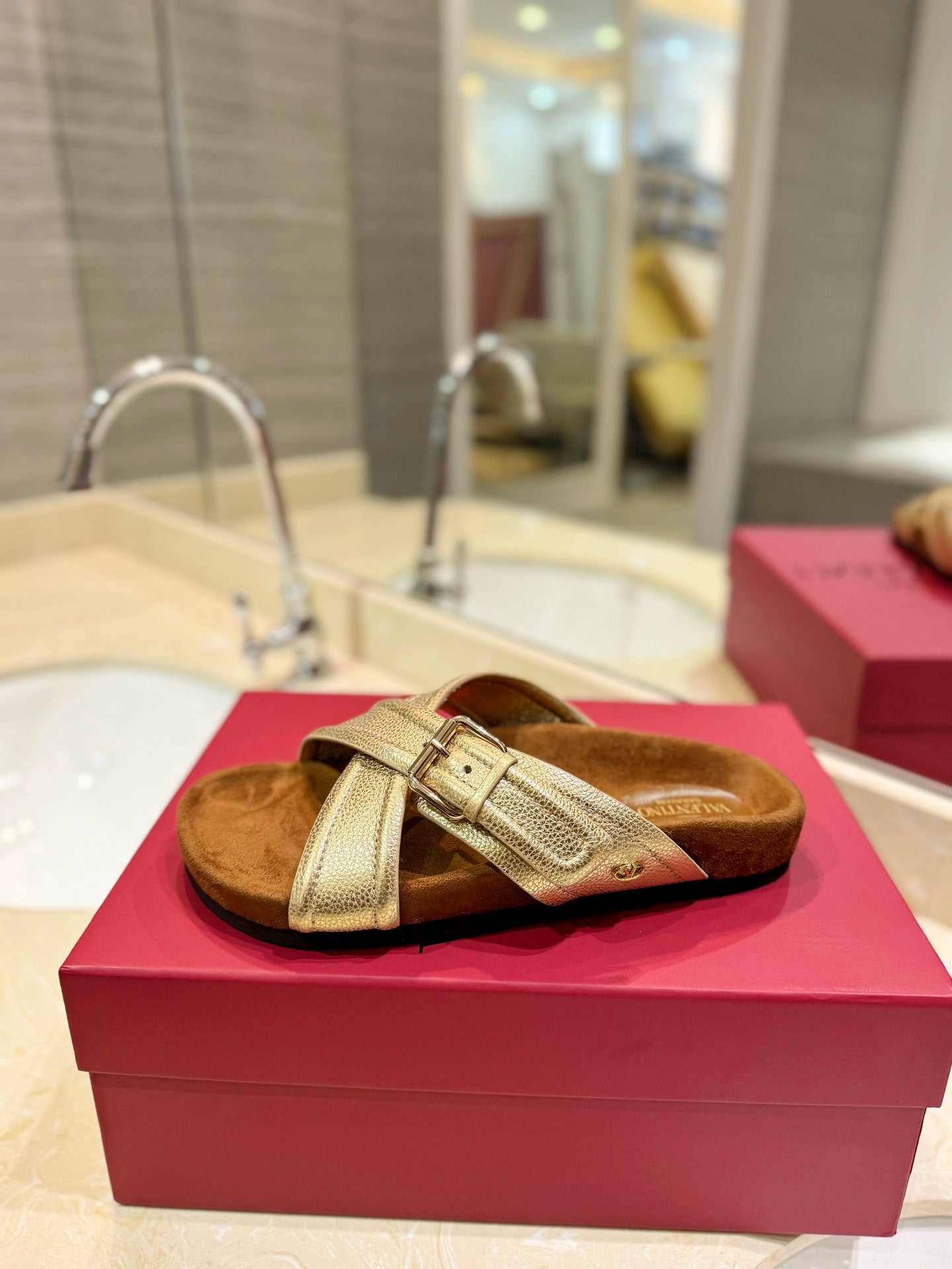 VALENTINO 26S CROSS STRAP SANDALS IN GOLD GRAINED LEATHER MIX BROWN SUEDE