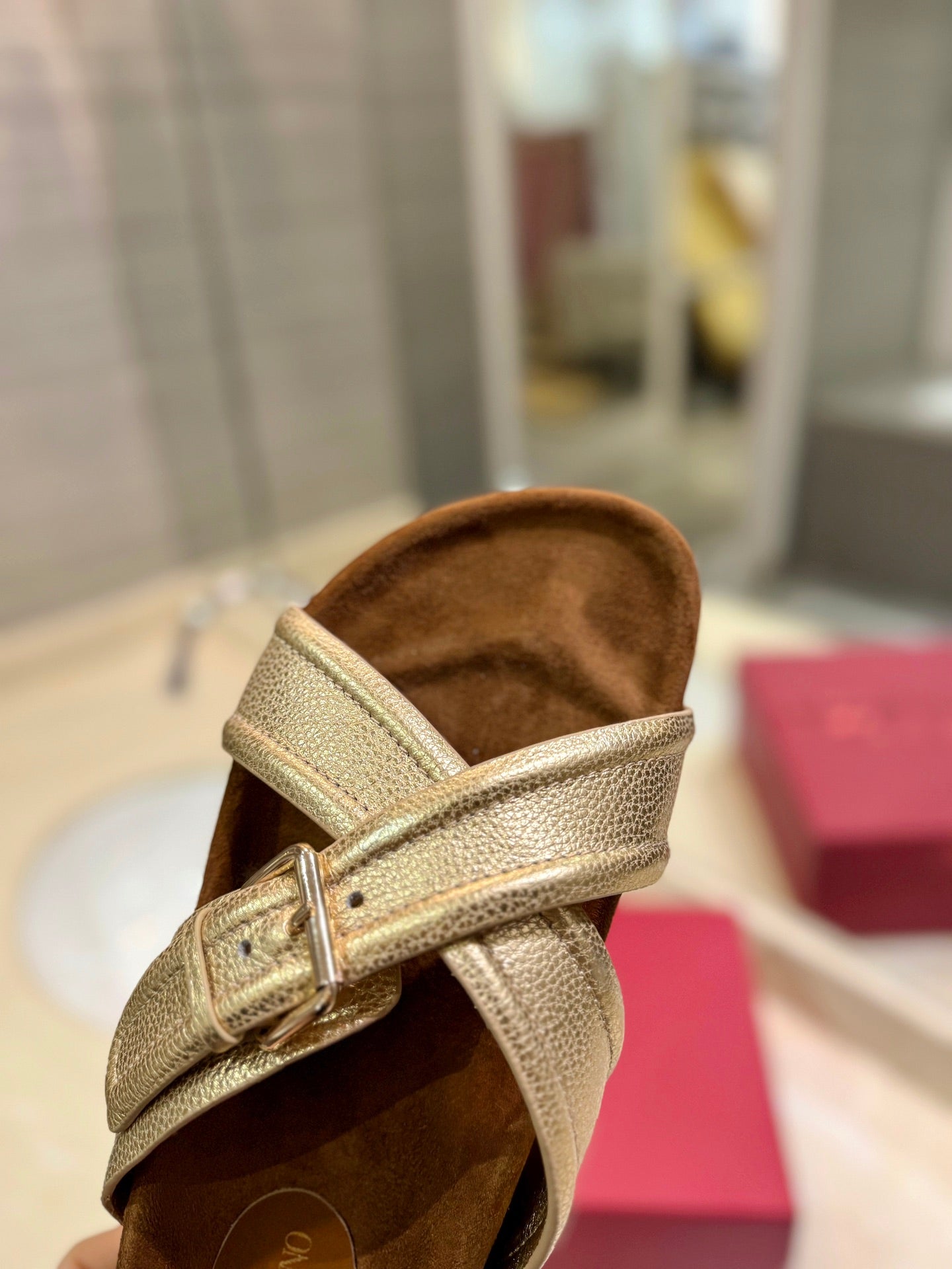 VALENTINO 26S CROSS STRAP SANDALS IN GOLD GRAINED LEATHER MIX BROWN SUEDE