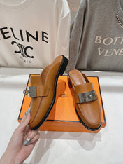 IOTA MULE CARAMEL CALFSKIN