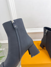 ANKLE BOOTS BLOCK HEEL 5.5 CM IN BLACK PEPPLE CALFSKIN
