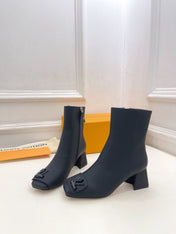 ANKLE BOOTS BLOCK HEEL 5.5 CM IN BLACK PEPPLE CALFSKIN