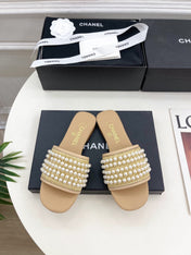 FLAT SLIDE IN FLAX YELLOW CALFSKIN WITH PEARLS