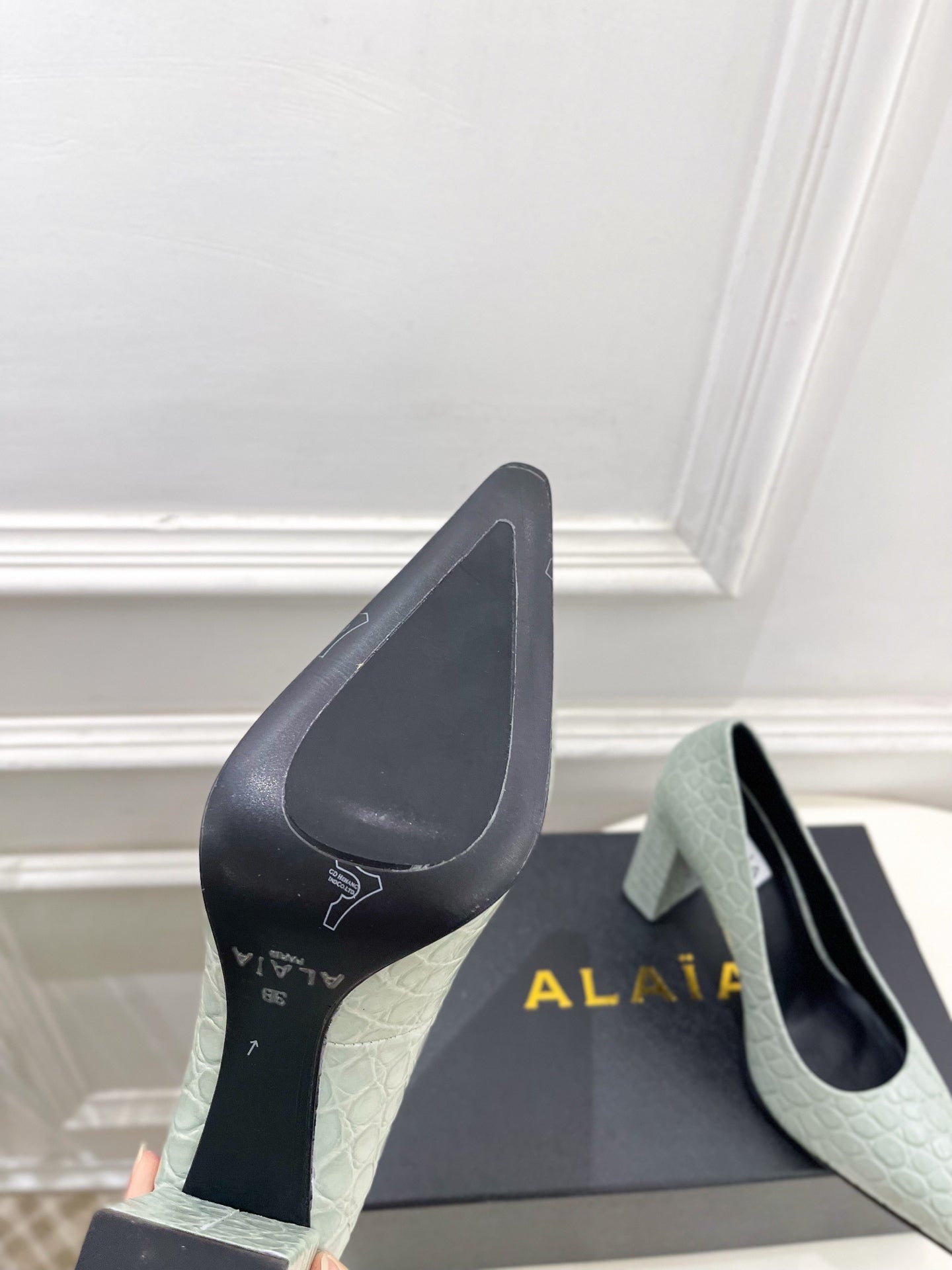 ALAIA 26S HIGH HEELS 95 MM IN SAGE GREEN CROCODILE-EMBOSSED CALFSKIN