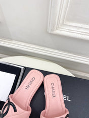 CHANEL 26S FLAT SLIDES IN LIGHT PINK LAMBSKIN WITH BLACK CC LOGO
