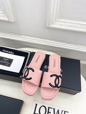 CHANEL 26S FLAT SLIDES IN LIGHT PINK LAMBSKIN WITH BLACK CC LOGO