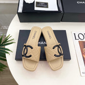 CHANEL 26S FLAT SLIDES IN BEIGE LAMBSKIN WITH BLACK CC LOGO