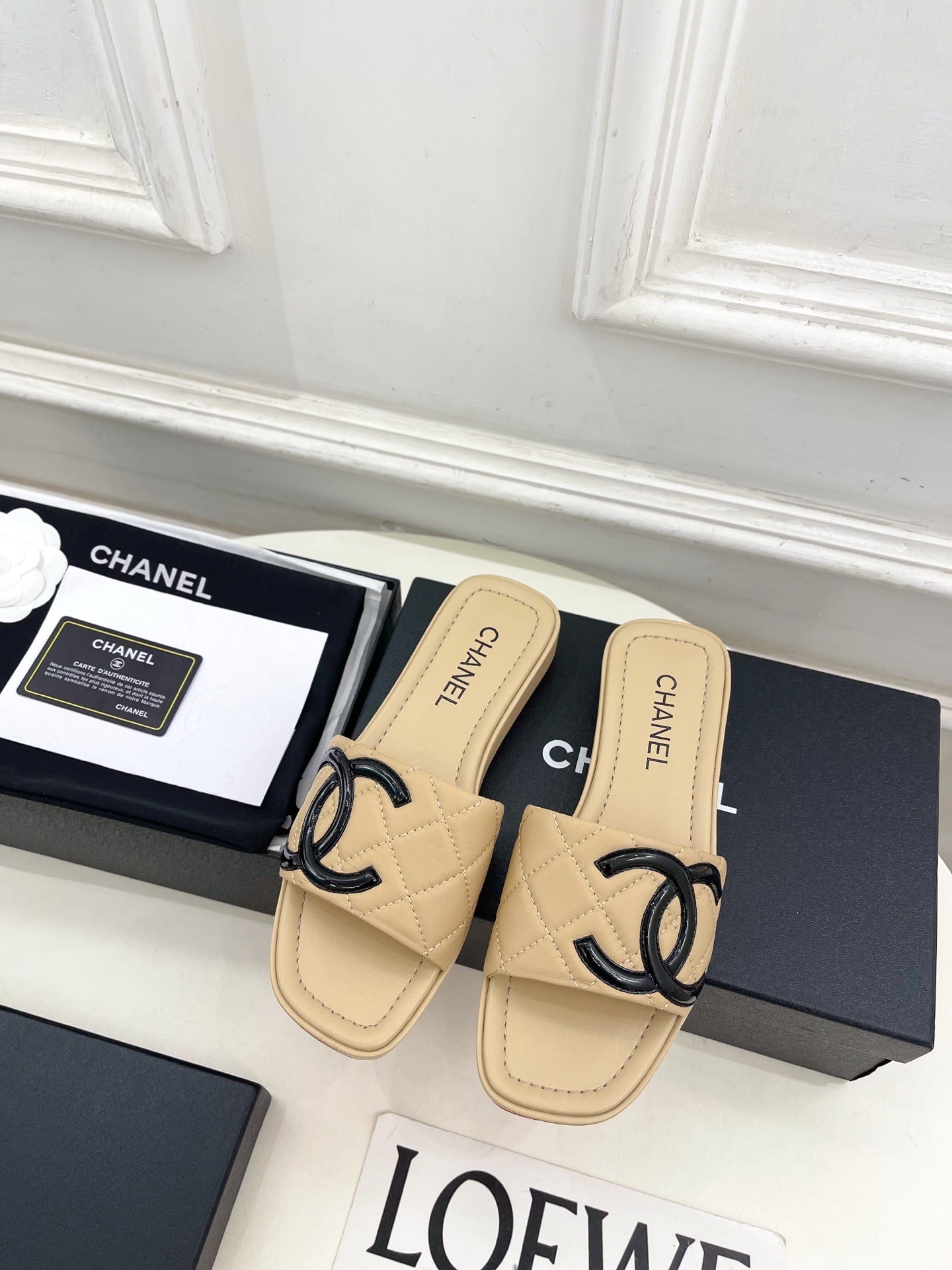 CHANEL 26S FLAT SLIDES IN BEIGE LAMBSKIN WITH BLACK CC LOGO