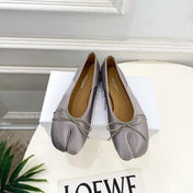 LOEWE 26S SPLIT-TOE BALLET FLATS IN GREY SILK