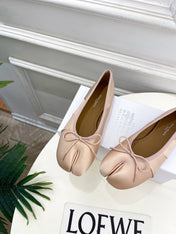 LOEWE 26S SPLIT-TOE BALLET FLATS IN NUDE PINK SILK