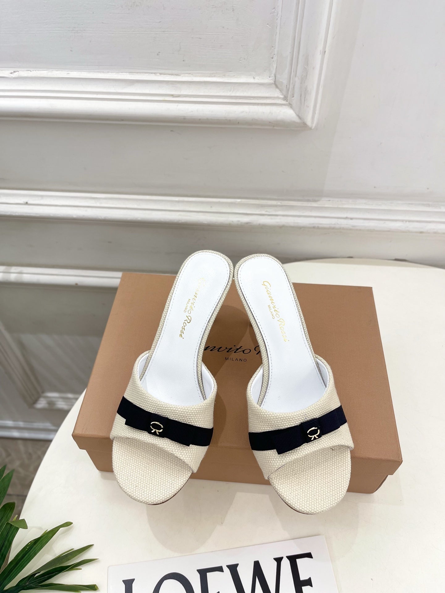 GIANVITO ROSSI 26S HIGH-HEEL SANDALS 80 MM IN CREAM WHITE WOVEN FABRIC