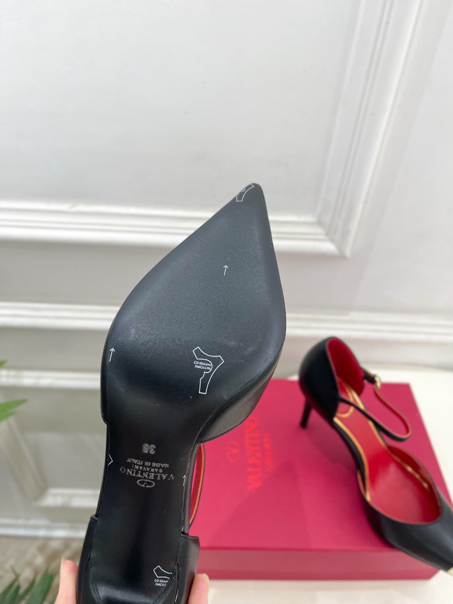 VALENTINO 26S ANKLE-STRA PUMPS 85 MM BLACK AND WHITE CALFSKIN