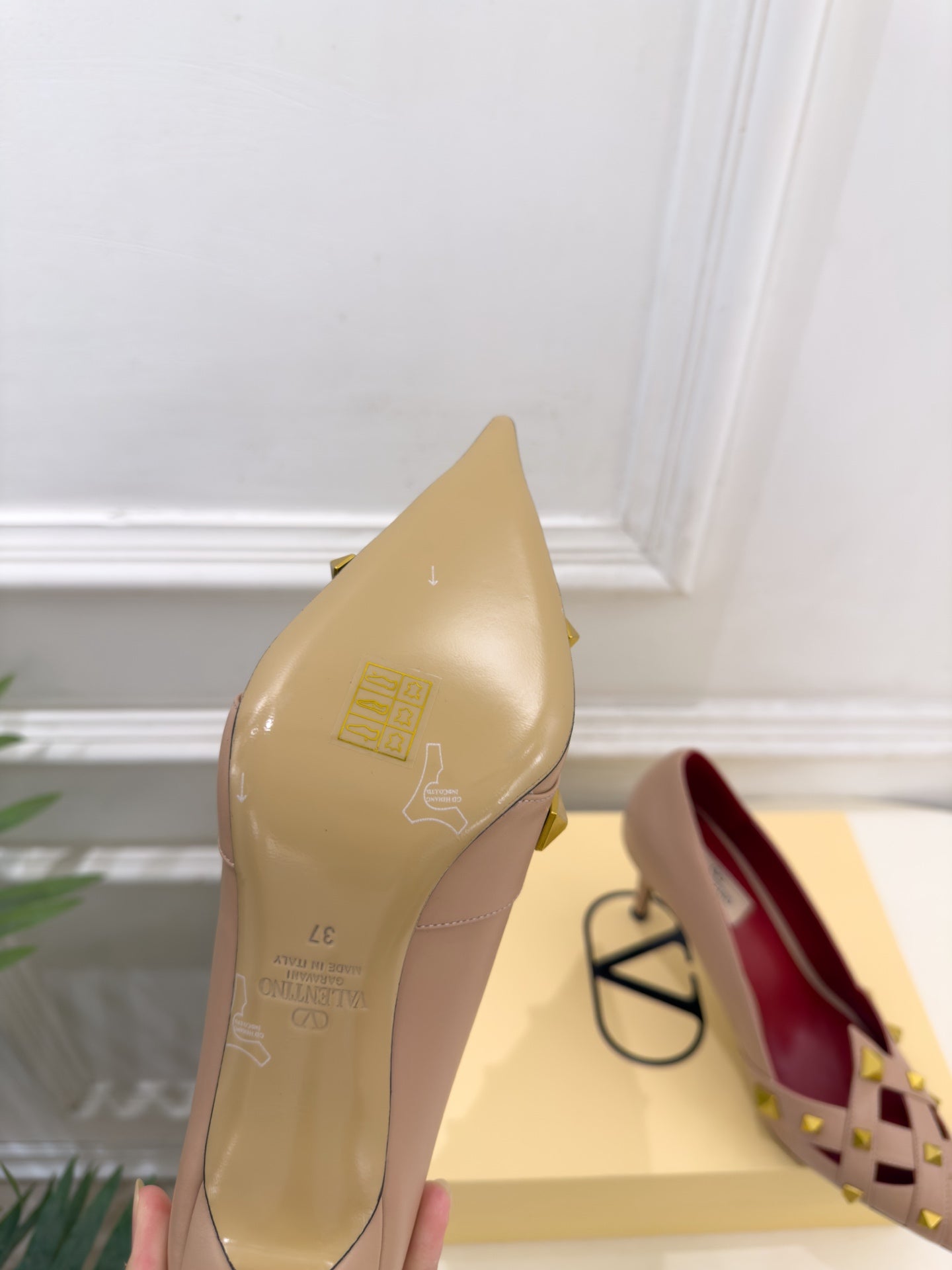 VALENTINO 26S STUDDED POINTED TOE PUMPS 80 MM IN NUDE CALFSKIN