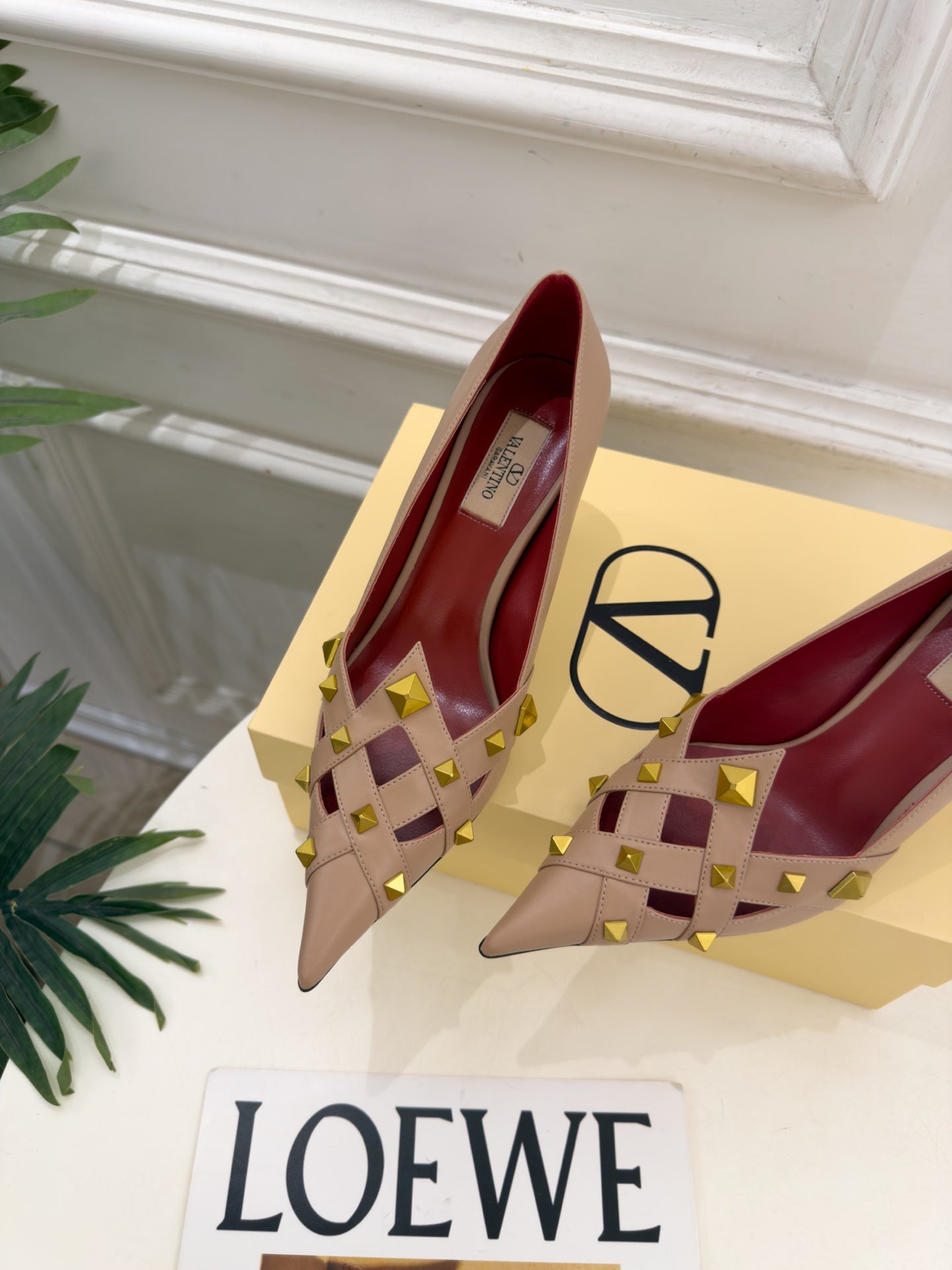 VALENTINO 26S STUDDED POINTED TOE PUMPS 80 MM IN NUDE CALFSKIN