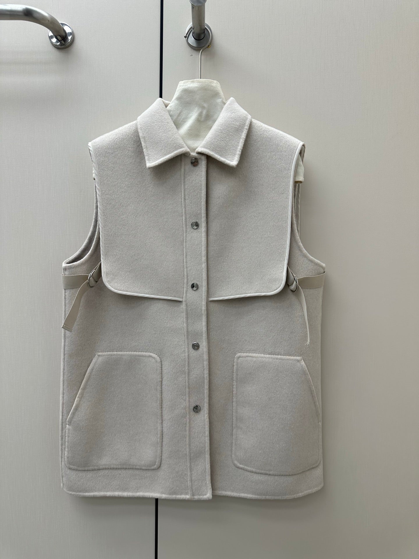 HERMES 26S SLEEVELESS JACKET 855