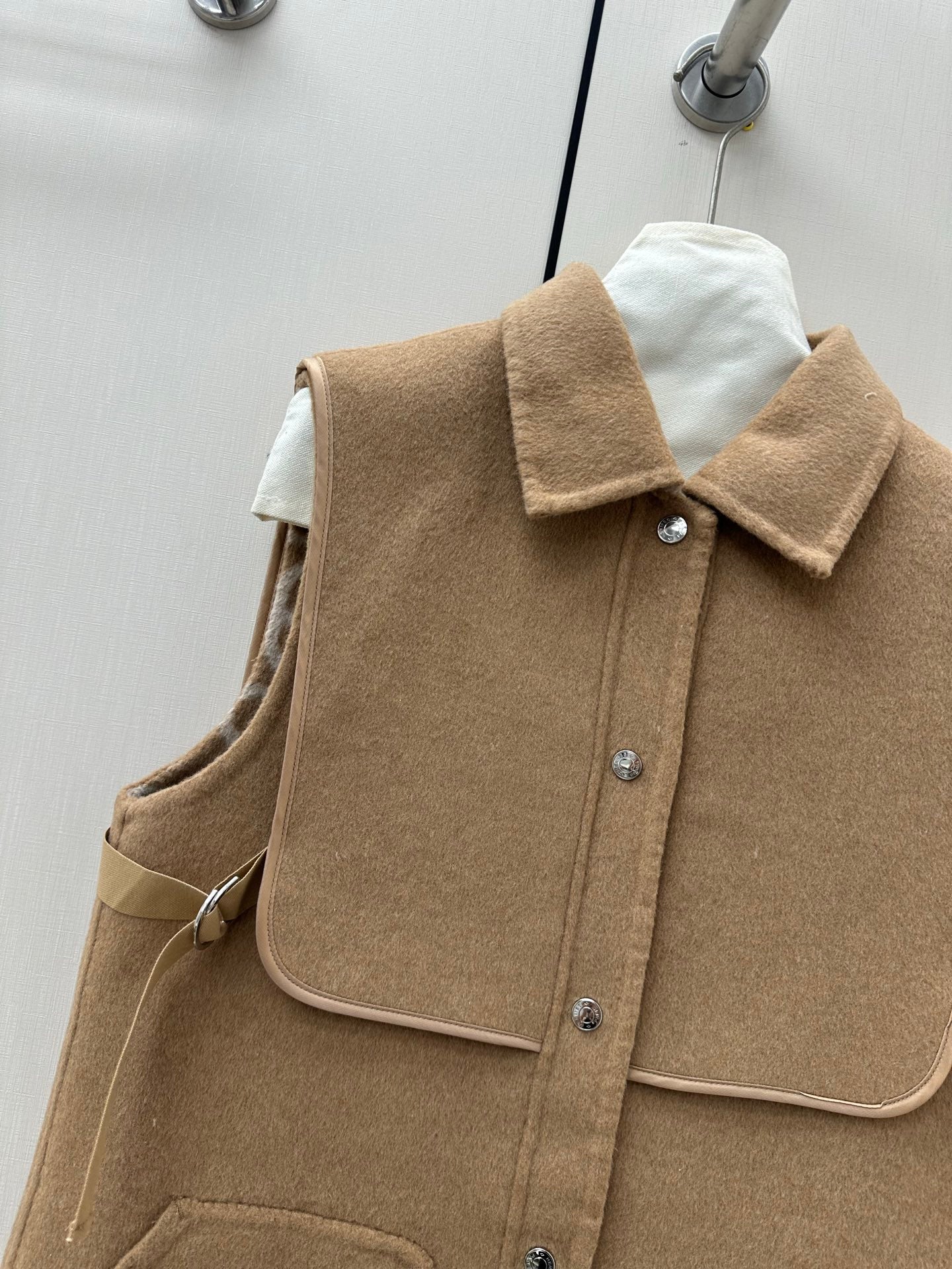 HERMES 26S SLEEVELESS JACKET 854