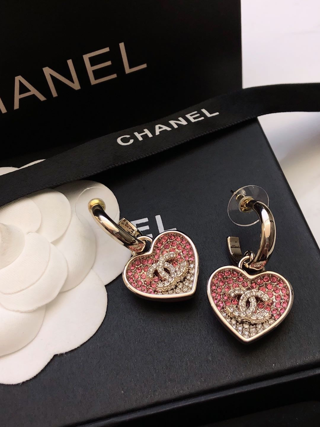 CHANEL 26S DOUBLE C LOGO TWO-TONE PAVE CRYSTAL HEART DROP HOOP EARRINGS IN GOLD METAL 631080