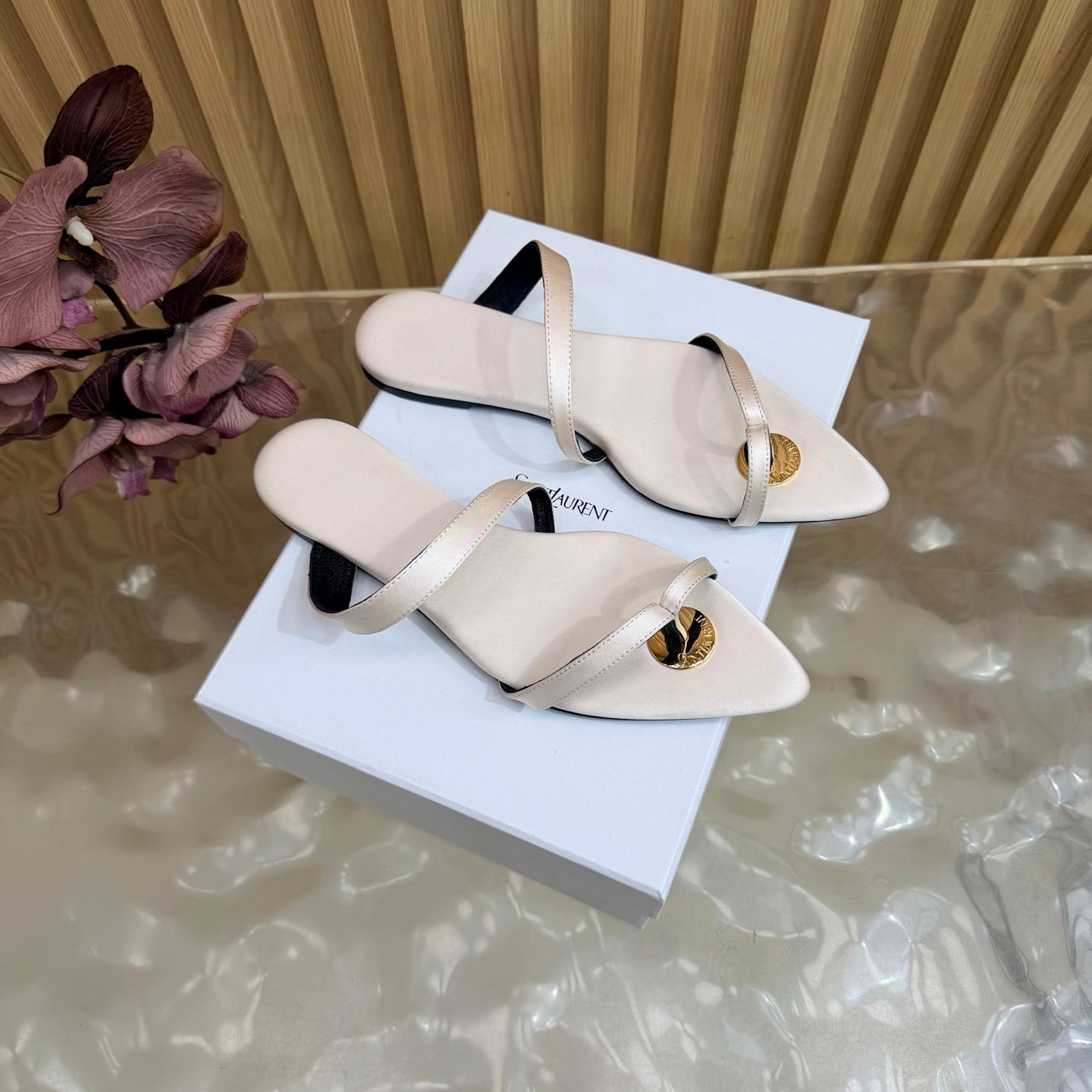 YSL 26S THONG SANDALS IN CREAM CALFSKIN WITH GOLD TONE LOGO EMBELLISHMENT