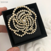HOLIDAY SNOWFLAKE BROOCH IN WHITE PEARL AND CRYSTAL