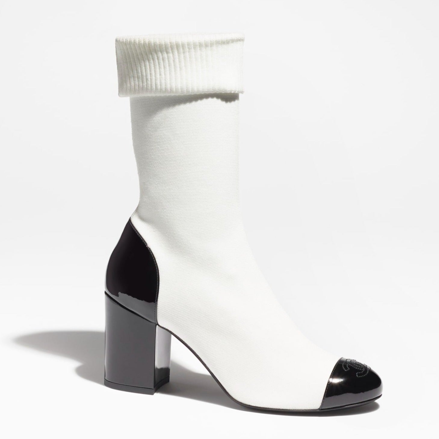 short-boots-white-black-knit-pat80mm.jpg