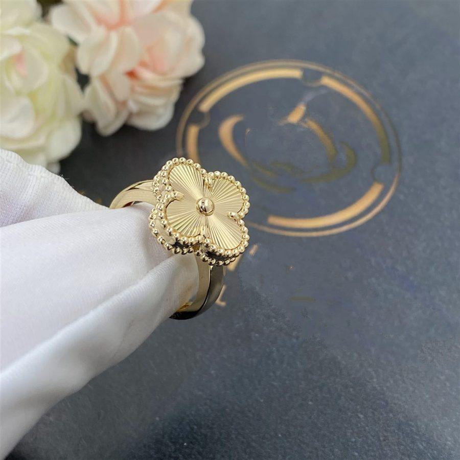 van-cleef-arpels-vintage-alhambra-ring-yellow-gold-vcarp6i300-coral-1-900x900_4db2e896-f76b-4679-be6a-6fefc5590677.jpg